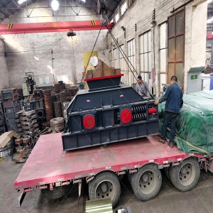 兩臺1200*800對輥制砂機發往四川?