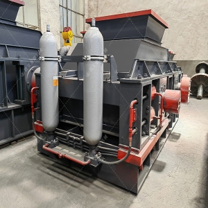 1200x800大型半自動(dòng)液壓對(duì)輥破碎機(jī)發(fā)貨
